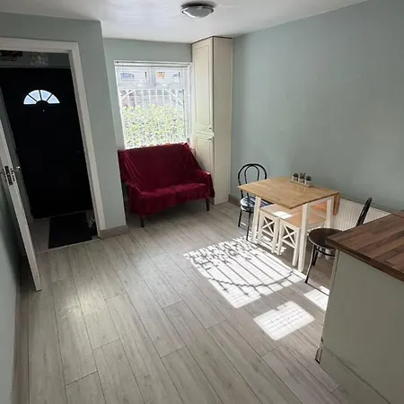 House In Between Vibes * Cork
